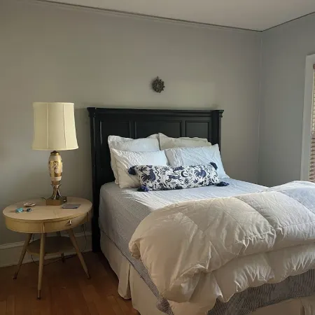EAA Home Rental. Walking Distance to UWO Shuttle.