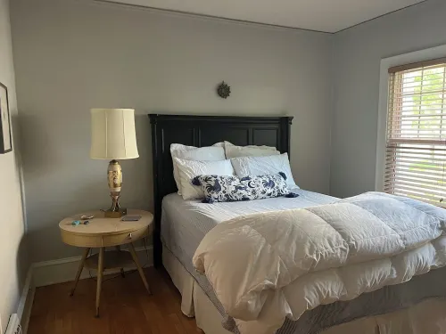 EAA Home Rental. Walking Distance to UWO Shuttle.
