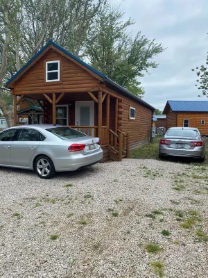 The Cozy Cabin near Geneva on the Lake and Wineries!
