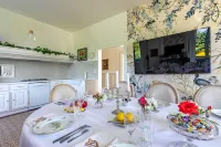 Accommodation, Very Peaceful Environment, 10 Travellers