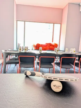 Hôtel Carré Vieux Port Отели рядом с достопримечательностью «Randonnées théâtrales Marcel Pagnol Cie Dans la cour des Grands»