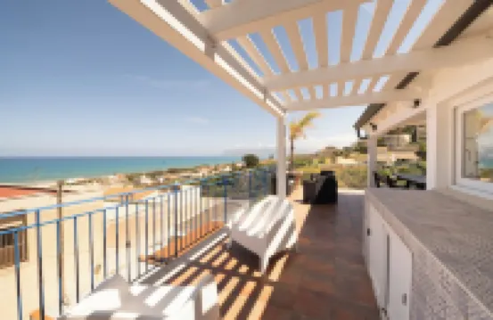Amazing 100sqm Apartment 200m from the sea 6 people "GmC"