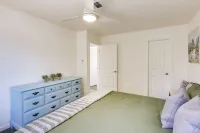 Kingman Vacation Rental w/ Yard + Fire Pit Các khách sạn gần Kingmen 4 - Brenden Theaters