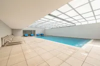 GuestReady - Golden sea view retreat - Strand