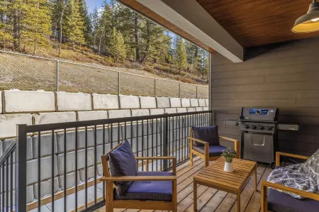 Brand New Modern Townhouse with Stunning Mountain Views – Sleeps 6 Отели в г. Bighorn No. 8