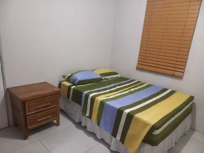 Charming 2-bedroom apartment in fabulous Montrose with WiFi, AC Hotels near DSM Plaza