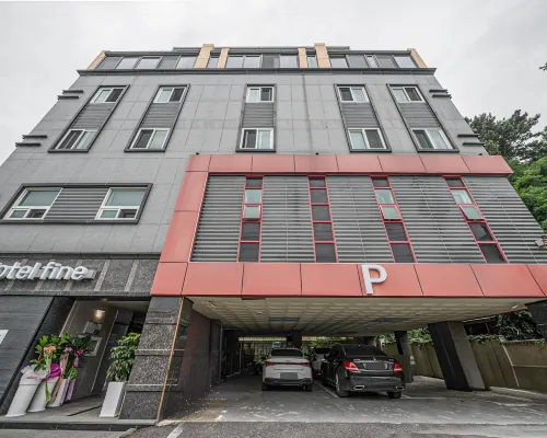 Hotel Pine โรงแรมในอุลจิน