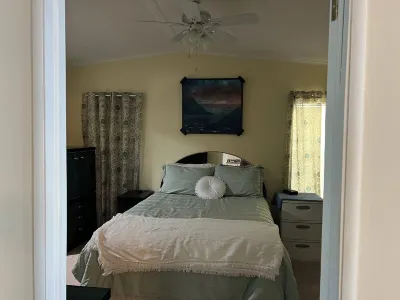 Cheerful Barefoot Bay vacation rental 세바스찬 인렛 주립공원 해먹 트레일 주변 호텔