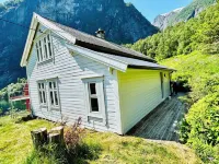 Original fjord house in its own beautiful fjord arm of the Sognefjord Hotele w: Vik