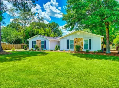 Goshen Lake Golf Club Retreat