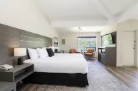 Bayshore Inn & Spa - Parkplatz