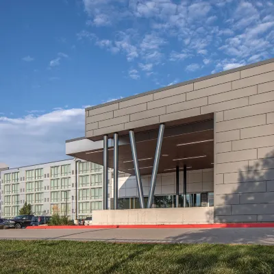 DoubleTree by Hilton Omaha Southwest Hotels near Baxter Arena
