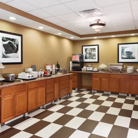 Hampton Inn & Suites Greenfield