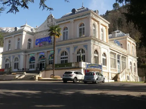 Amandier du Canigou A new, single-storey, detached house facing the Canigou mountains 韋爾內萊班酒店