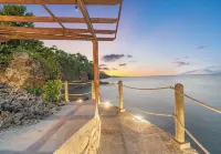 Breathtaking Villa with ocean views, hot tub, BBQ, and steps from the beach Hotels in Boscobel