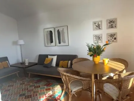 Apartment T2 1st floor Pools Porto Martins Отели в г. Прая-да-Витория