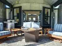 Luxury Farm Bin Oasis. Exquisite. One of a kind. Hotels in Pender County