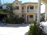 Souvenir House: 4br, Wifi, TV, AC, 24h elect, Fridge... Hotels in 