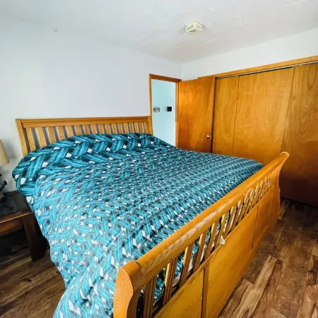 Comfortable 3-bedroom lake house with AC, WiFi on Devils Lake in Addison, MI.