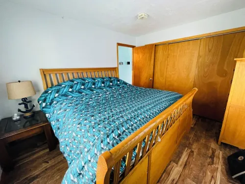Comfortable 3-bedroom lake house with AC, WiFi on Devils Lake in Addison, MI.
