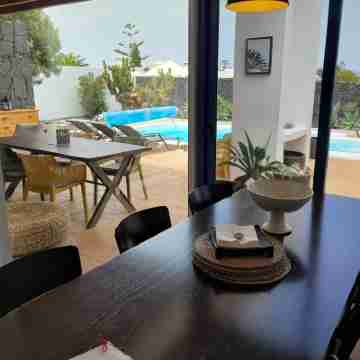 Luxurious villa with heated pool in Playa Blanca Dining/Meeting Rooms