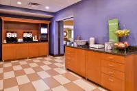 Hampton Inn Harrisonburg-South - breakfast
