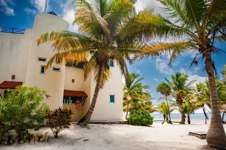 Yum Botic Villa, Costa Maya Mahahual Mexico  -100 feet from beach!  home house Отели в г. Махауаль
