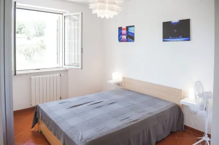 Quiet 2 bedroom apartment in villa with pool and barbecue, 1km from the sea