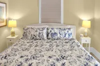 3 Bed 3 Bath Waterfront House located in Schooner Bay, Abaco Hotels in Schooner Bay