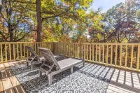 2BR 2BA Guest Suite with Sundeck and Firepit.  Minutes to Downtown Hotels in Etowah