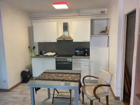 Au Calme Dans une Forêt de 14 Hectares Отели в г. Амели-ле-Бен