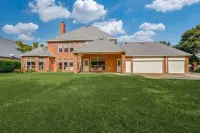 Potomac Pond Hotels in Southlake