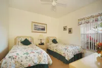 'BEST BUY' Affordable & Beautiful Waterfront Condo w/Sunbathing Deck