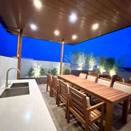 Luxury Cocoon near Fields Avenue