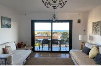 Bright apartment with sea view