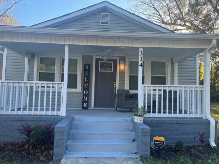 Beach Coastal Bliss New 3-bedroom/2-baths sleeping 10 cottage by the beach!