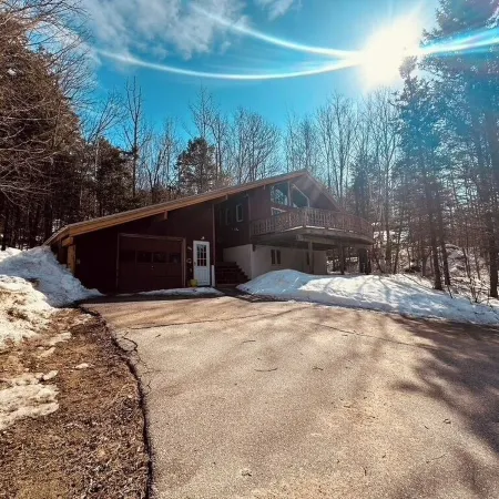 3-bedroom chalet in fabulous Bartlett, wonderful spot close to Storyland