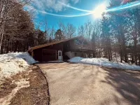 3-bedroom chalet in fabulous Bartlett, wonderful spot close to Storyland