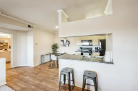 Castle Rock Retreat w/ queen bed, pool & hot tub