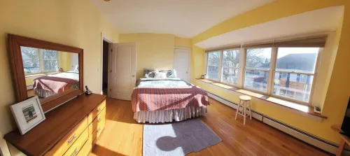 Charming Spacious 2-bed Duplex, Water View in beautiful Stonington with AC, WiFi Hotels in Stonington