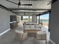 Luxurious Oceanfront Condo with Rooftop Pool on Brighton Beach– Sleeps 4