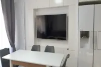 Impeccable 3 rooms with balconies, beach 50m Juan center 10min from Cannes