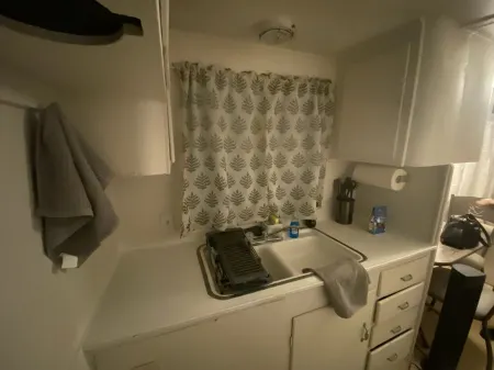 Cozy 1-bedroom mobile home with WiFi, AC in charming Silver City