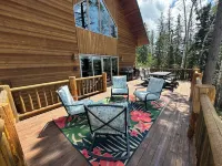High End Luxury with Rustic Woodsy Charm 4-bedroom cabin next to Terry Peak Lead