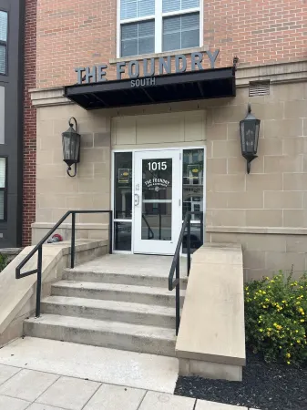 Cozy 1-bedroom apartment, 1/2 mile to ND Stadium on Eddy St.