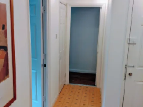 Oaklawn Apartment - Sleeps 4 Parking & Garden Hotels in Woking