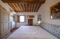Quiet country house with swimming pool. A stone's throw from Chianti Hotels in Buonconvento