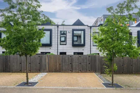 Cityscape MCR Townhouse - Free parking & garden Отели рядом со станцией Сальфорд-Кремниевая железнодорожная станция