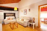Next to the Cathedral, in the historical center. Apartment ideal for families