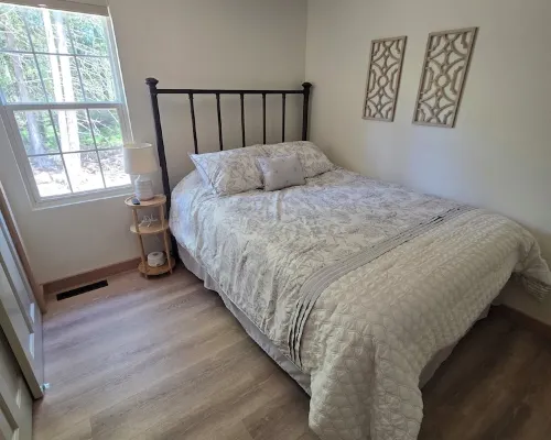 The Lily Pad: Newly Renovated, Lakefront Retreat on Shawano Lake, Sleeps 6 Hotels in Wescott
